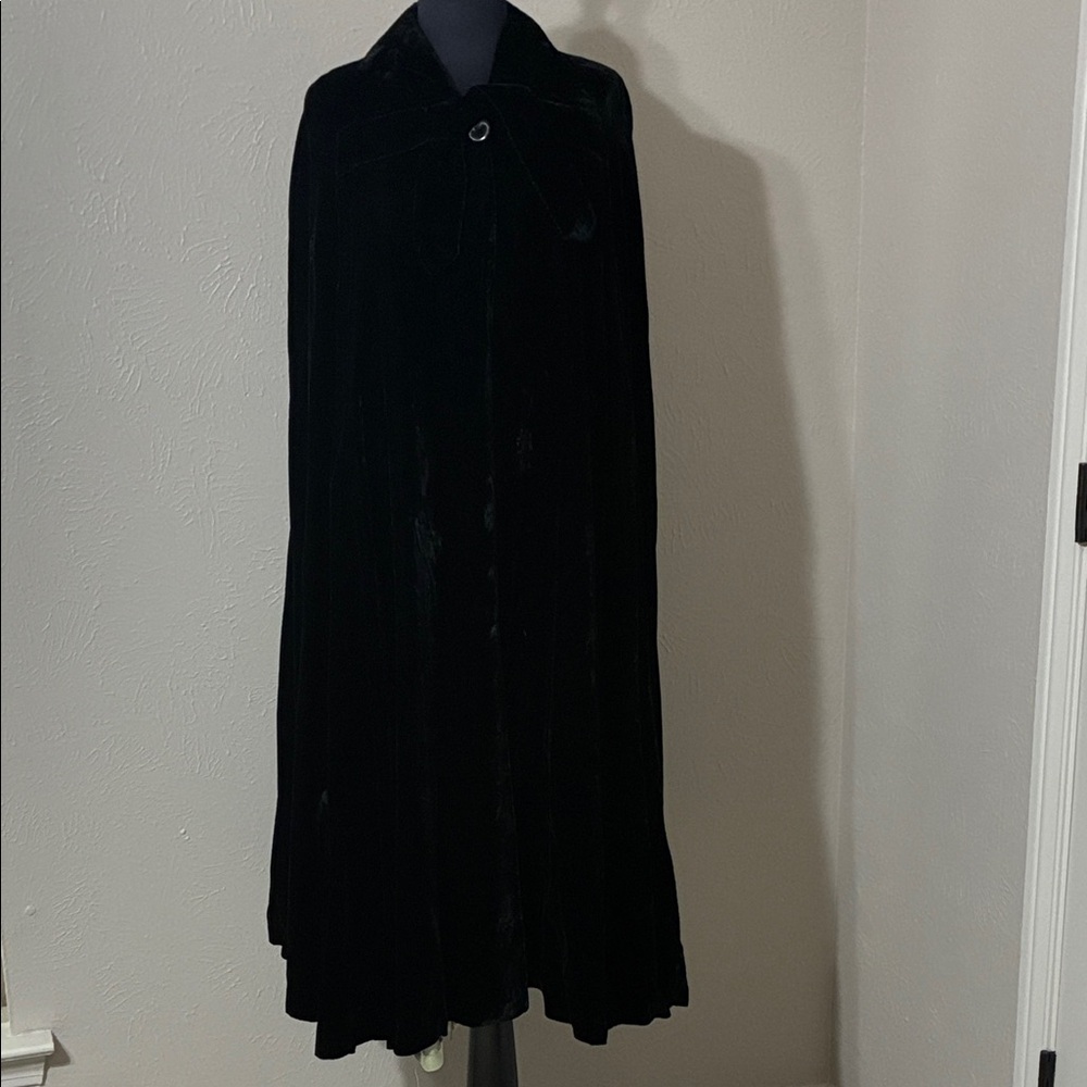 Elegant Vintage Black Velvet Opera Cape